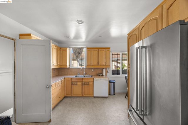 1836 99th Avenue, Oakland, CA 94603