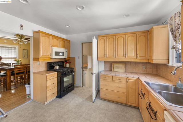 1836 99th Avenue, Oakland, CA 94603