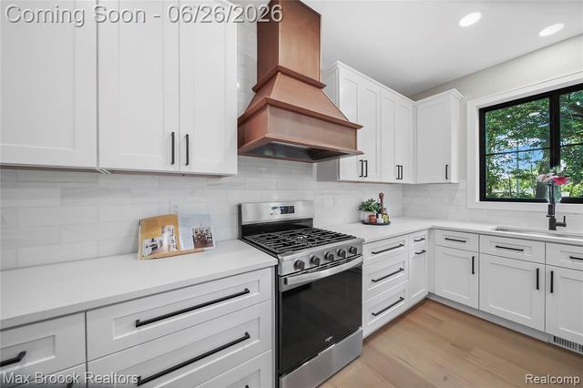 34575 Jefferson Avenue, Harrison Twp, MI 48045