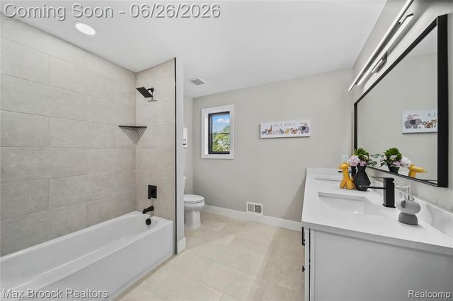 34575 Jefferson Avenue, Harrison Twp, MI 48045