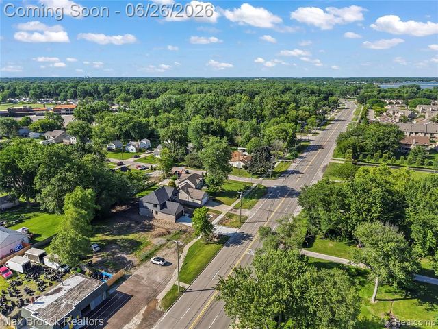 34575 Jefferson Avenue, Harrison Twp, MI 48045