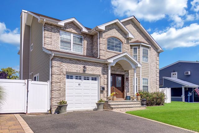 45 Meeting Lane, Hicksville, NY 11801