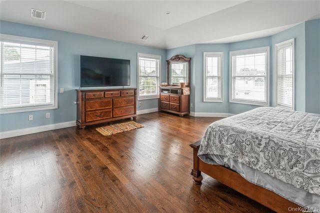 45 Meeting Lane, Hicksville, NY 11801