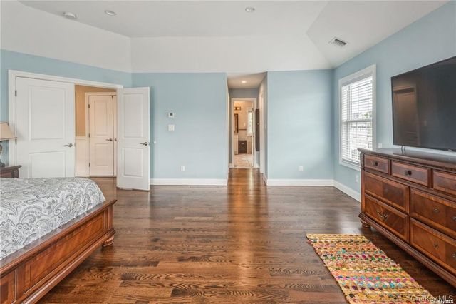 45 Meeting Lane, Hicksville, NY 11801