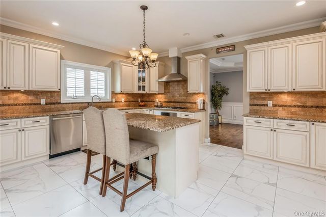 45 Meeting Lane, Hicksville, NY 11801
