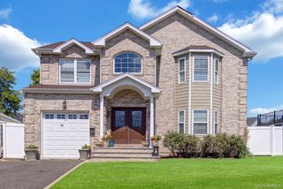 45 Meeting Lane, Hicksville, NY 11801