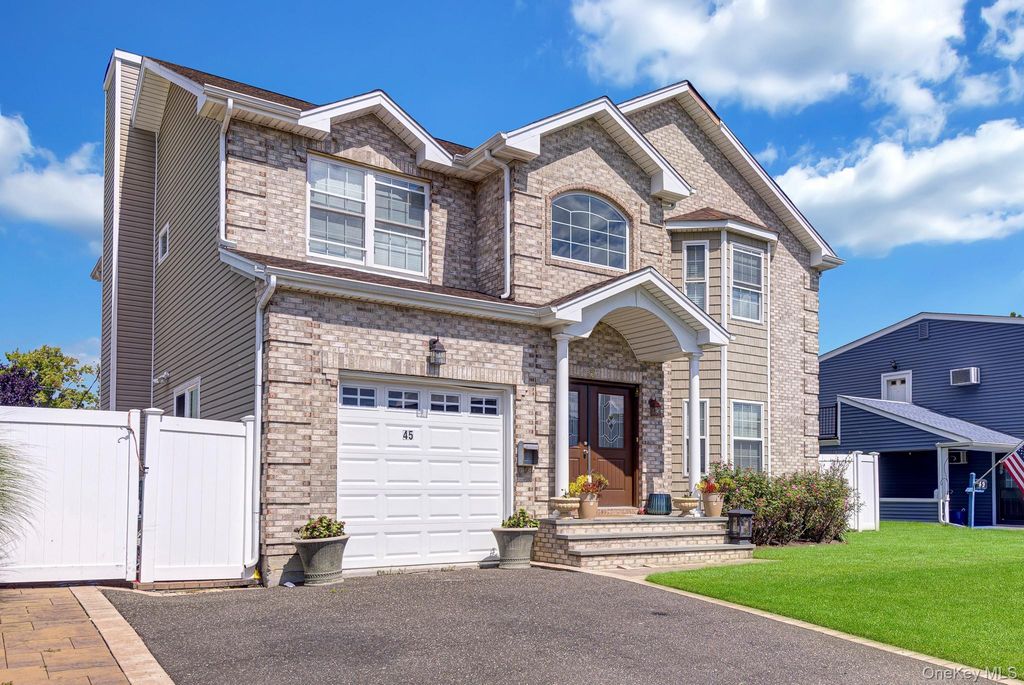 45 Meeting Lane, Hicksville, NY 11801 — photo 2