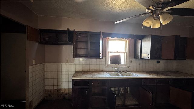 7107 Ivy Avenue, Cleveland, OH 44127