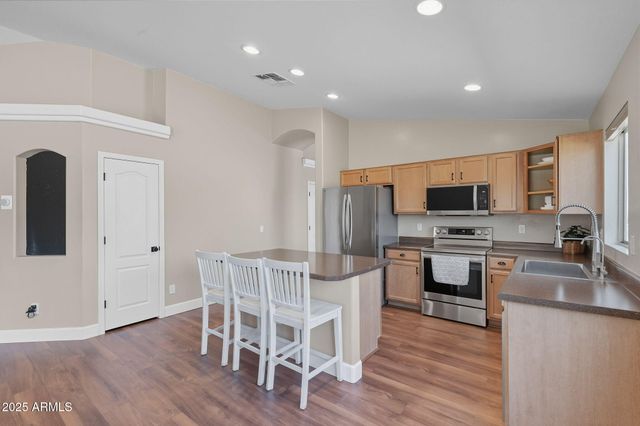 3701 W DANCER Lane, San Tan Valley, AZ 85144