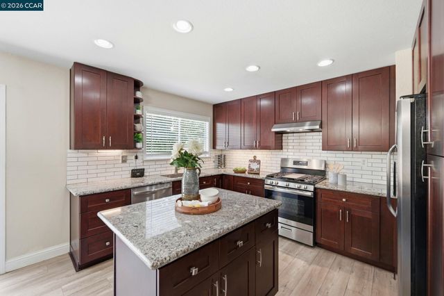 3611 Sunview Ct, Concord, CA 94520