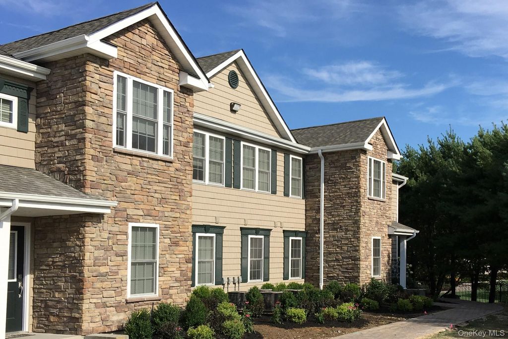 2501 Vista View Drive 2501, Farmingville, NY 11738