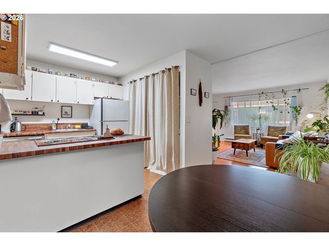 816 Se NEHALEM St, Portland, OR 97202