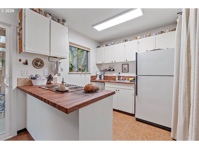 816 Se NEHALEM St, Portland, OR 97202