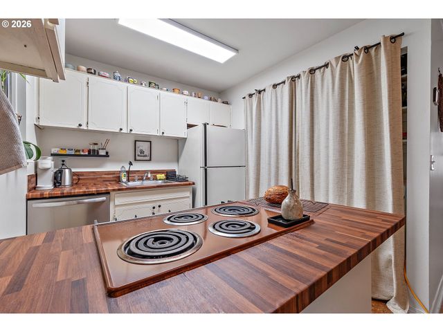 816 Se NEHALEM St, Portland, OR 97202