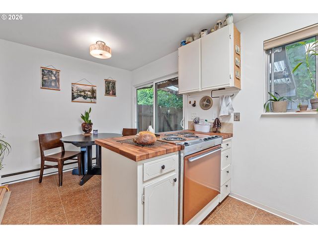 816 Se NEHALEM St, Portland, OR 97202