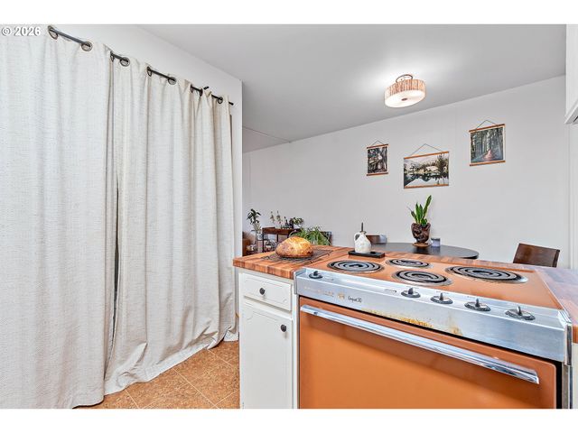 816 Se NEHALEM St, Portland, OR 97202