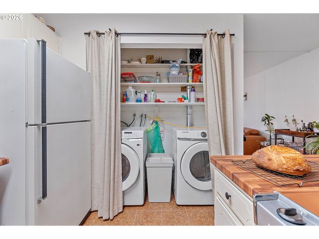 816 Se NEHALEM St, Portland, OR 97202