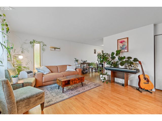 816 Se NEHALEM St, Portland, OR 97202