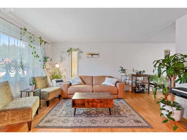 816 Se NEHALEM St, Portland, OR 97202