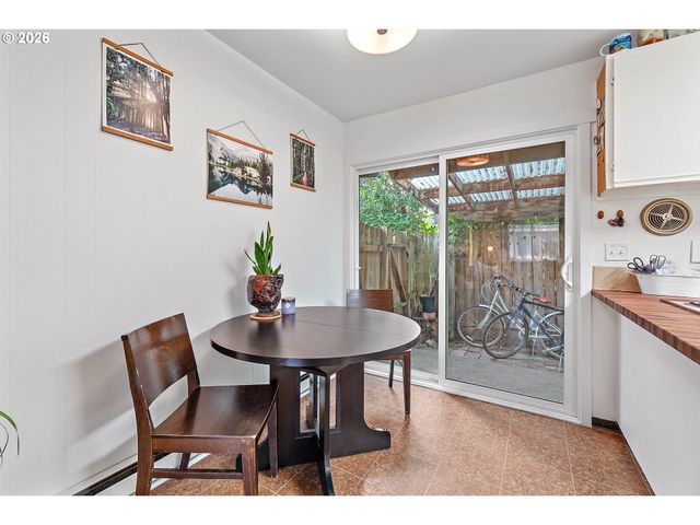 816 Se NEHALEM St, Portland, OR 97202