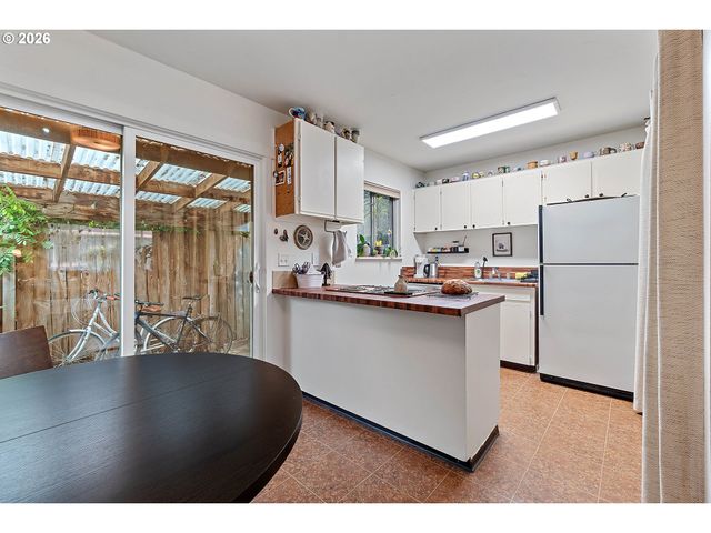 816 Se NEHALEM St, Portland, OR 97202