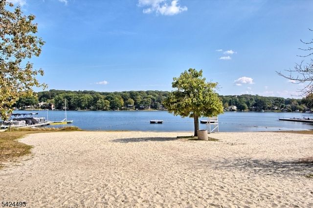 142 Valley View Dr, Rockaway Twp., NJ 07866