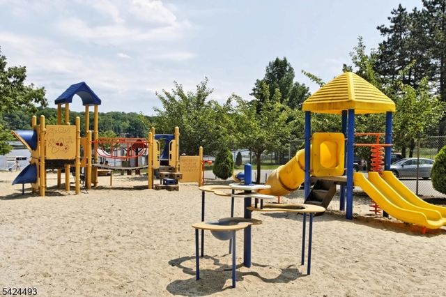 142 Valley View Dr, Rockaway Twp., NJ 07866