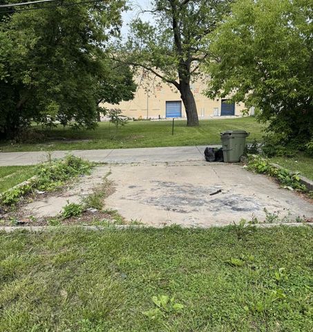 2340 N 12th STREET, Milwaukee, WI 53206