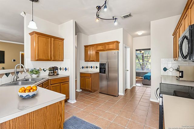 21715 Cliff View Dr., San Antonio, TX 78259