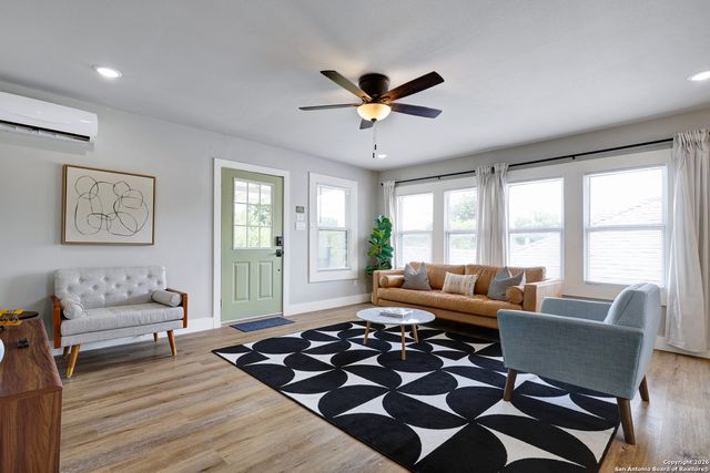 1917 W Huisache, San Antonio, TX 78201