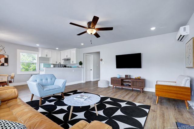 1917 W Huisache, San Antonio, TX 78201