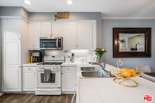 6020 Seabluff Drive 321, Playa Vista, CA 90094