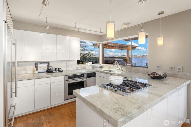 1621 10th Street W, Kirkland, WA 98033