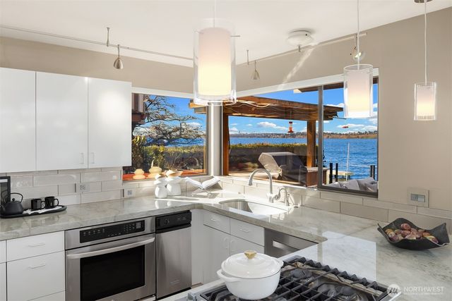 1621 10th Street W, Kirkland, WA 98033