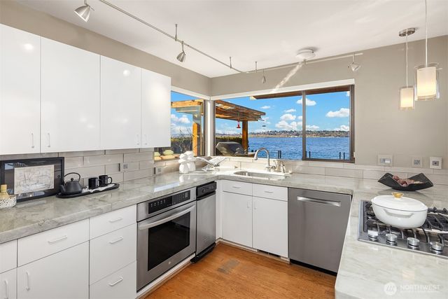 1621 10th Street W, Kirkland, WA 98033