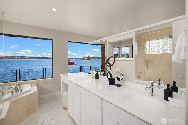 1621 10th Street W, Kirkland, WA 98033