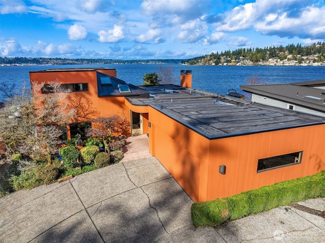 1621 10th Street W, Kirkland, WA 98033