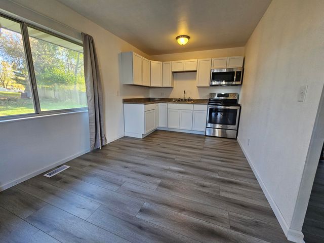 848 Athena Drive, Albion, MI 49224