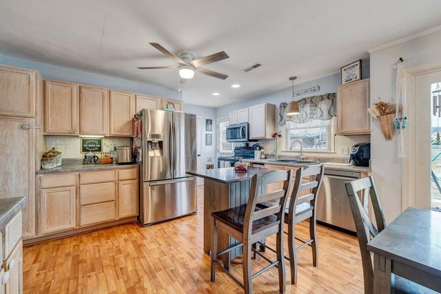 162 Ridgewood DR, Troutville, VA 24175