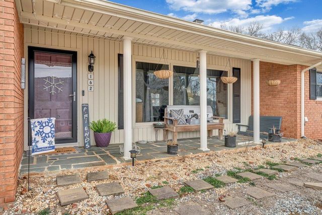 162 Ridgewood DR, Troutville, VA 24175