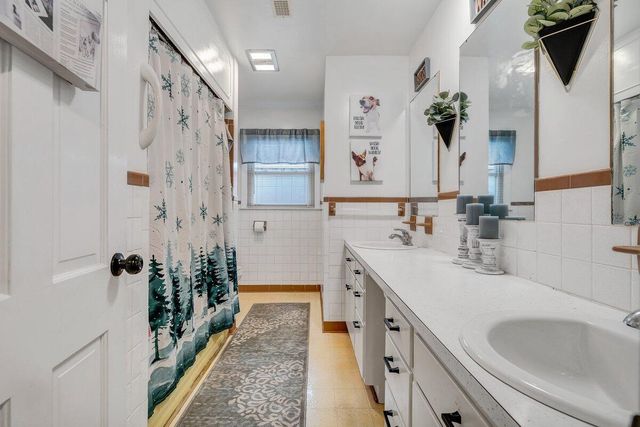 162 Ridgewood DR, Troutville, VA 24175