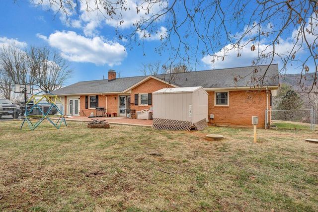 162 Ridgewood DR, Troutville, VA 24175
