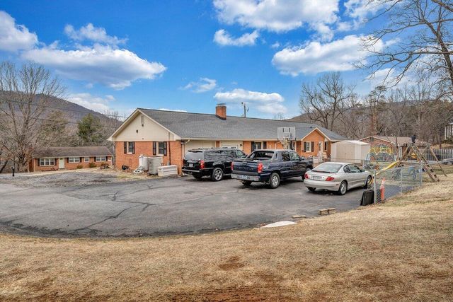 162 Ridgewood DR, Troutville, VA 24175