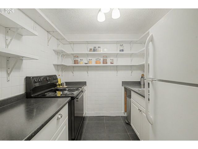 1616 VILLAGE PARK Pl, West Linn, OR 97068