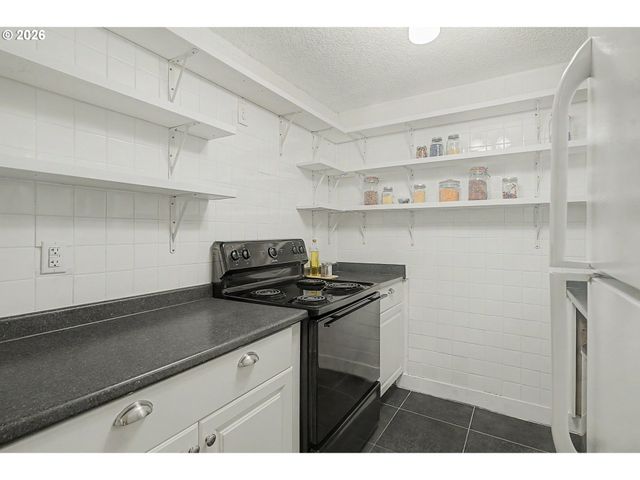 1616 VILLAGE PARK Pl, West Linn, OR 97068