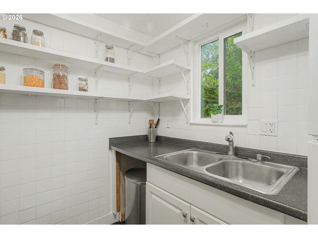 1616 VILLAGE PARK Pl, West Linn, OR 97068