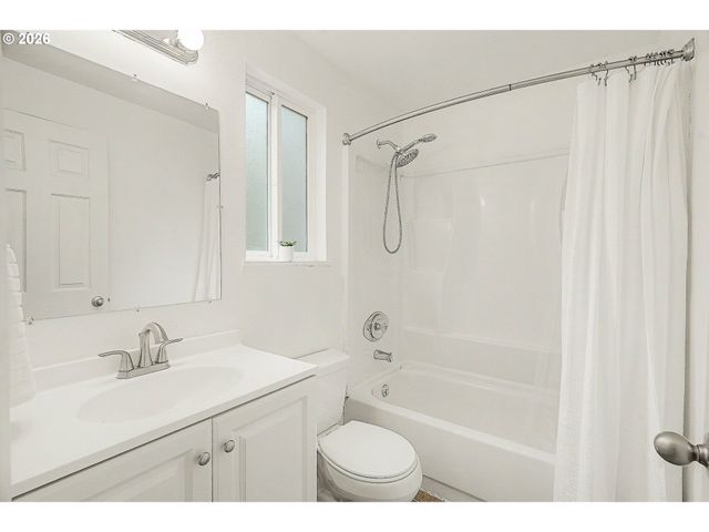 1616 VILLAGE PARK Pl, West Linn, OR 97068