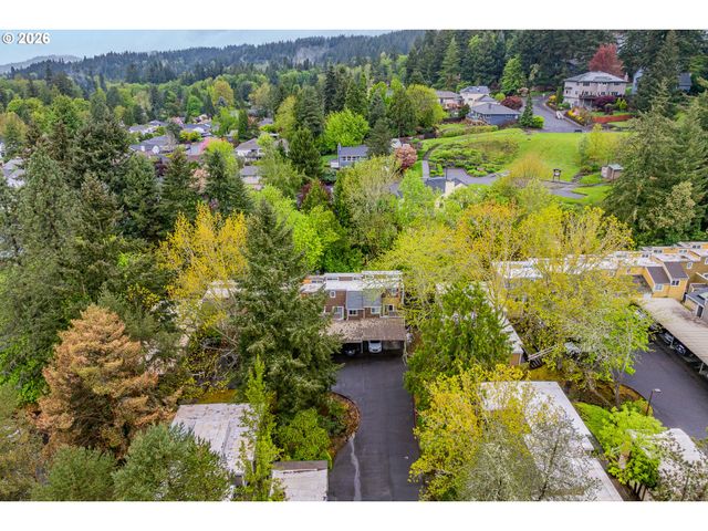 1616 VILLAGE PARK Pl, West Linn, OR 97068