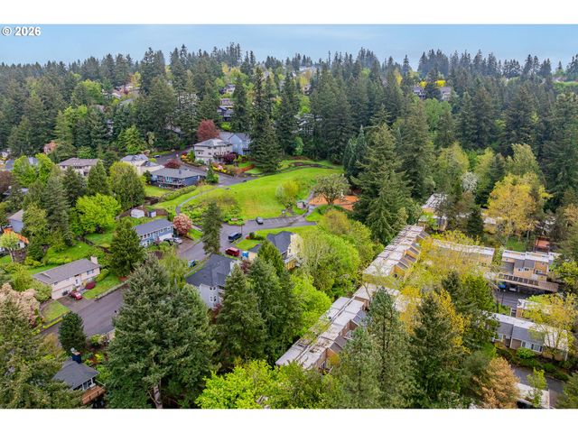 1616 VILLAGE PARK Pl, West Linn, OR 97068