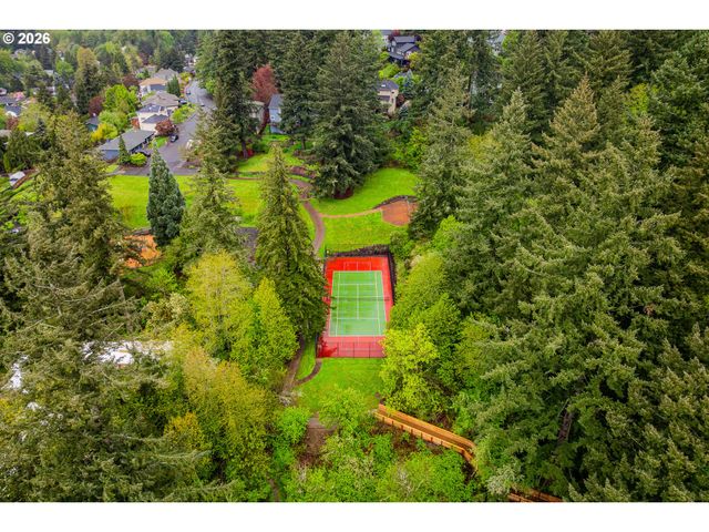 1616 VILLAGE PARK Pl, West Linn, OR 97068
